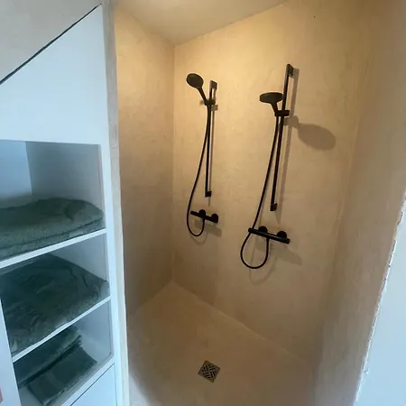 Вилла Spacious House With Big Garden Close To The *