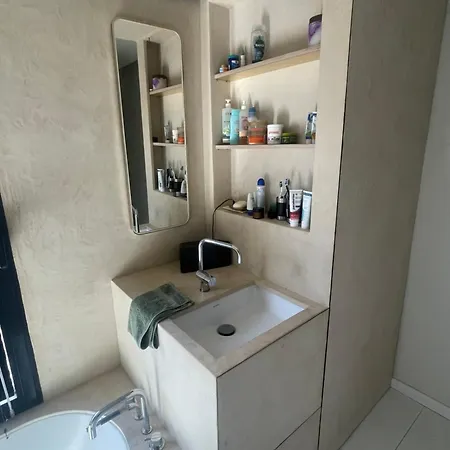 Вилла Spacious House With Big Garden Close To The Гент