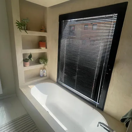 Вилла Spacious House With Big Garden Close To The *